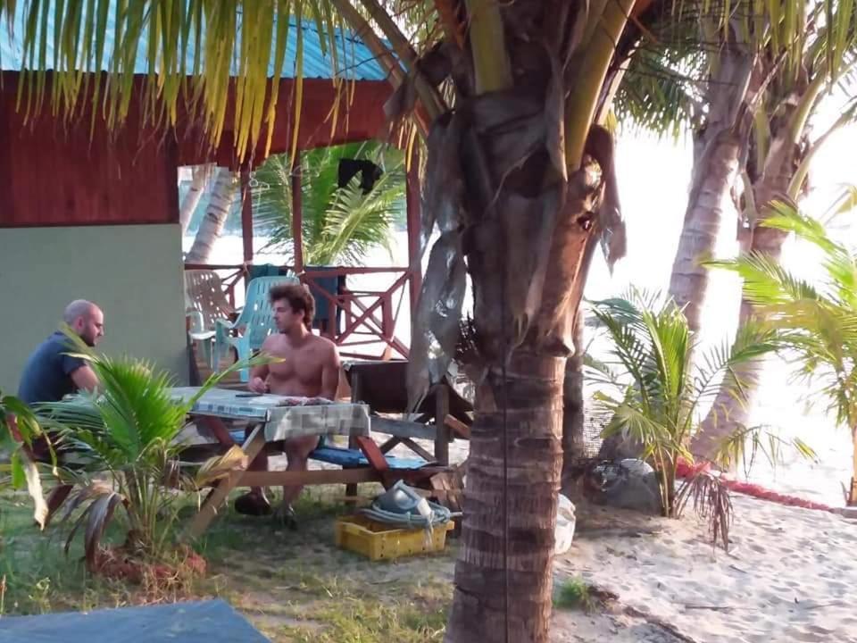 Ella'S Place Salang Tioman Kampong Ayer Batang Екстер'єр фото